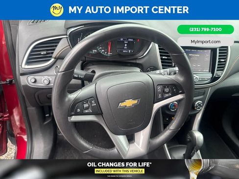 Used 2020 Chevrolet Trax LT w/ LT Convenience Package AWD/4WD image 9