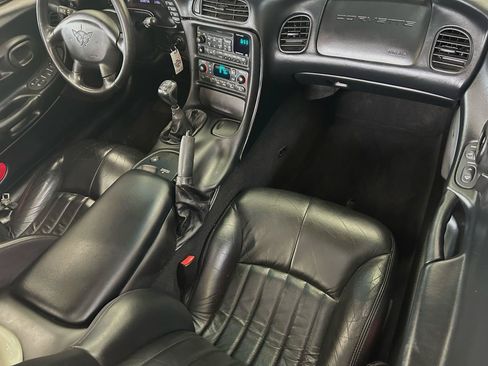 Used 2000 Chevrolet Corvette Convertible RWD image 17