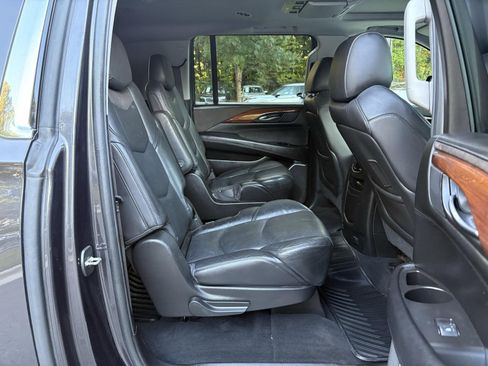 Used 2016 Cadillac Escalade ESV Luxury image 24