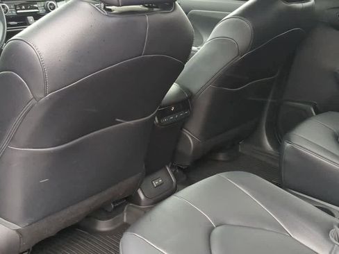 Used 2023 Toyota Highlander XLE image 17