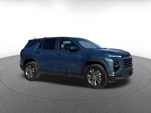 Used 2025 Chevrolet Equinox LT image 2