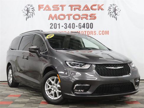 Used 2022 Chrysler Pacifica Touring-L FWD image 3