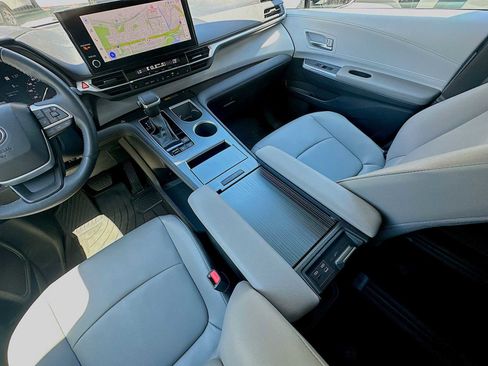 Used 2025 Toyota Sienna XLE w/ XLE Plus Package image 14