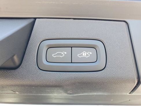 Certified 2025 Volvo XC60 B5 Core AWD/4WD image 33