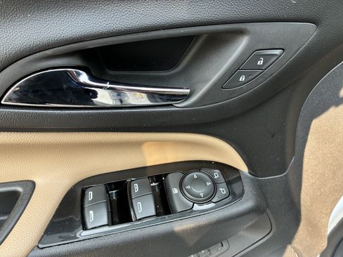 Used 2024 Chevrolet Equinox Premier FWD image 25