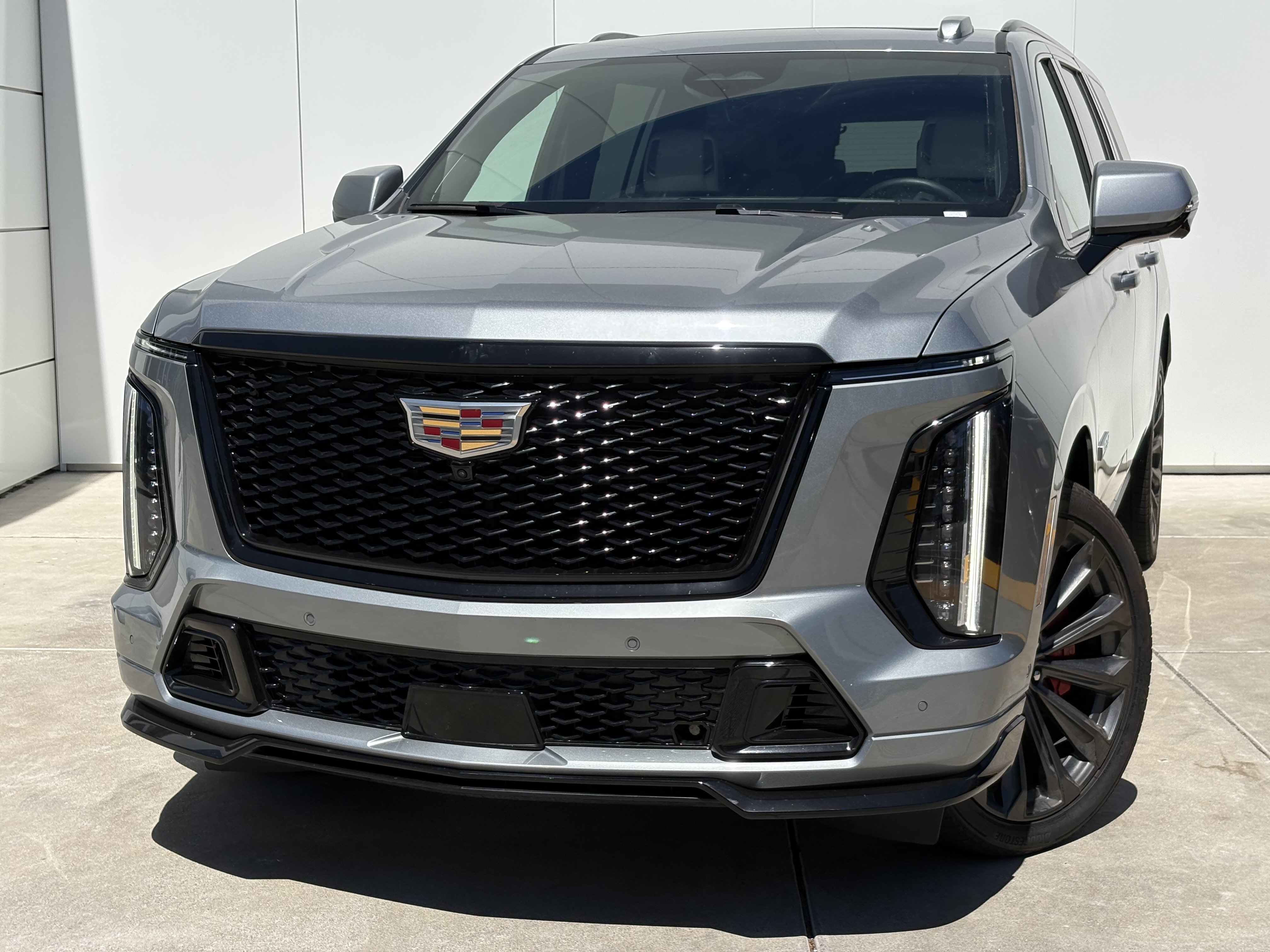 Certified 2025 Cadillac Escalade ESV V AWD/4WD image 1