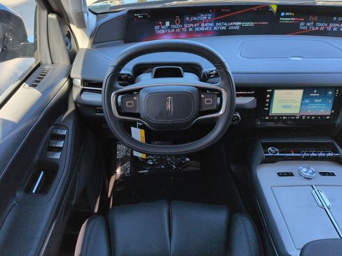New 2026 Lincoln Navigator Premiere AWD/4WD image 16