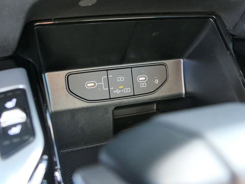 Certified 2024 Kia Sorento SX Prestige w/ Sage Leather Package image 20