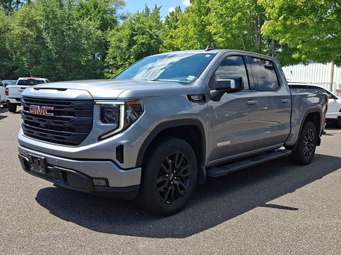 Used 2024 GMC Sierra 1500 Elevation w/ Elevation Premium Package AWD/4WD image 3