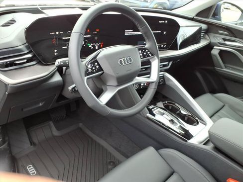 Used 2025 Audi Q5 Premium Plus AWD/4WD image 10