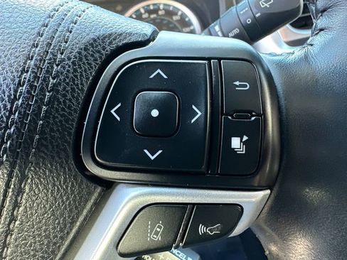 Used 2018 Toyota Highlander Limited Platinum AWD/4WD image 31