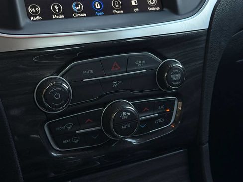 Used 2018 Chrysler 300 Touring image 14