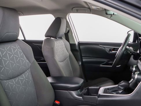 Used 2022 Toyota RAV4 XLE image 26
