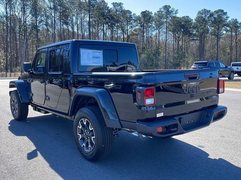 New 2026 Jeep Gladiator Sahara image 5