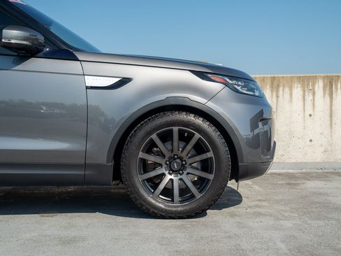 Used 2018 Land Rover Discovery HSE AWD/4WD image 16