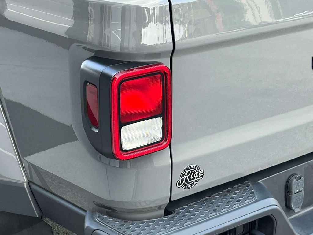 Used 2022 Jeep Gladiator Sport AWD/4WD image 10