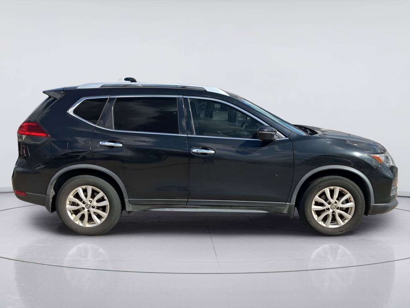 Used 2017 Nissan Rogue SV FWD image 5