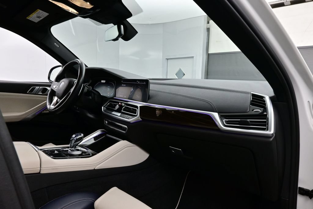 Used 2021 BMW X6 xDrive40i w/ Executive Package AWD/4WD image 16