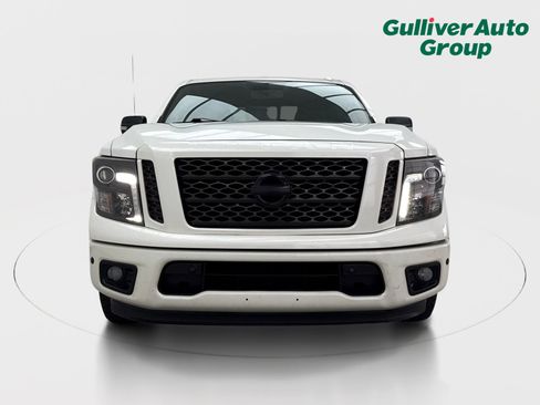 Used 2018 Nissan Titan SV w/ SV Convenience Package RWD image 14