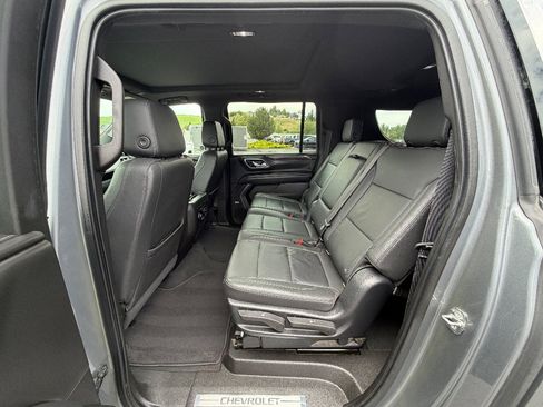 Used 2021 Chevrolet Suburban LT AWD/4WD image 3
