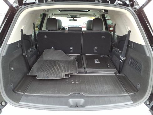 Certified 2025 Nissan Pathfinder Platinum w/ Black Appearance Package image 10