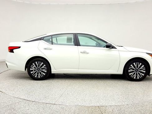 Used 2025 Nissan Altima 2.5 SV image 4