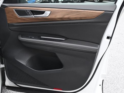 Used 2024 Volkswagen Atlas SE image 27