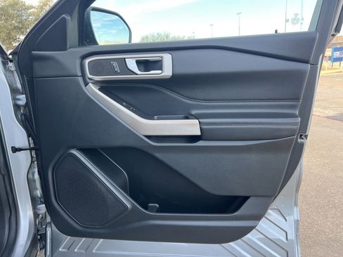 Used 2022 Ford Explorer XLT w/ Equipment Group 202A image 17
