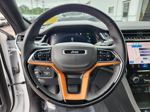 Used 2022 Jeep Grand Cherokee Summit AWD/4WD image 29