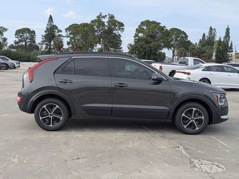New 2026 Kia Niro EX FWD image 9