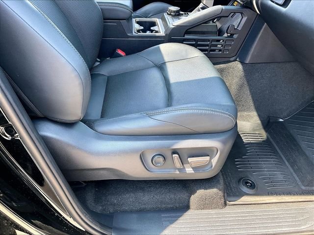 Used 2025 Toyota 4Runner Limited AWD/4WD image 38