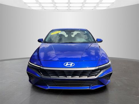 Used 2024 Hyundai Elantra SEL image 2