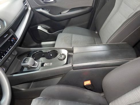 Used 2023 Nissan Rogue SV image 19