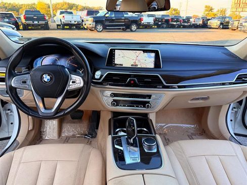 Used 2016 BMW 740i image 29