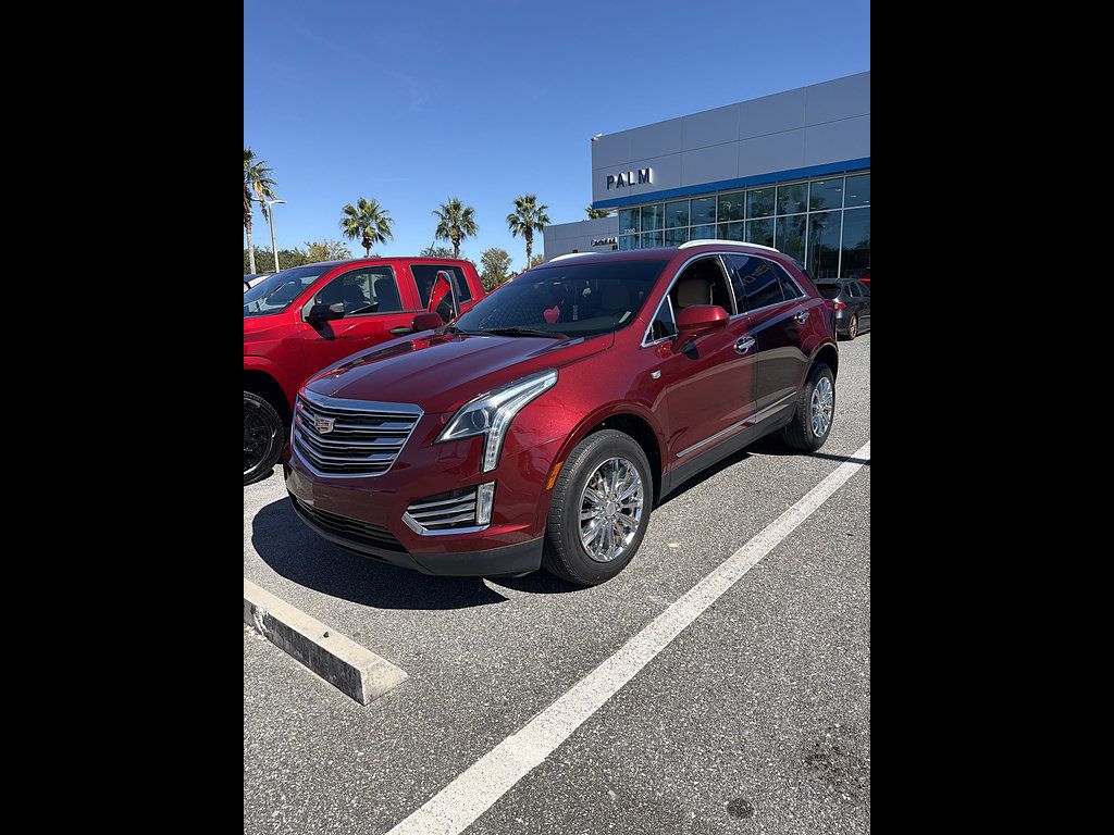 Used 2018 Cadillac XT5 FWD image 2