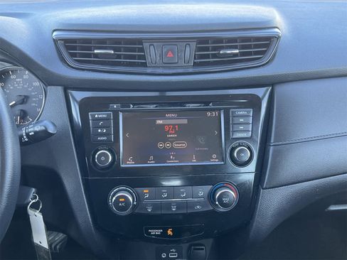 Used 2019 Nissan Rogue S image 27
