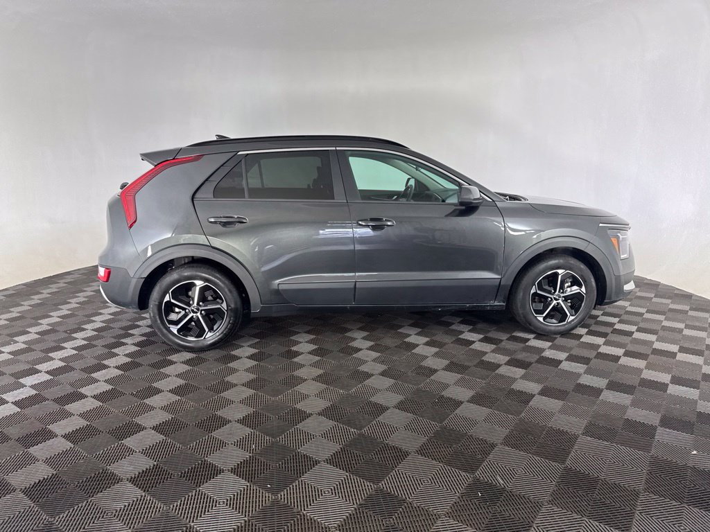 Used 2025 Kia Niro LX FWD image 6