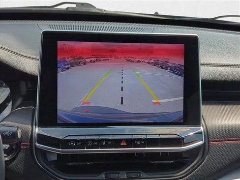 Used 2024 Jeep Compass Trailhawk image 11