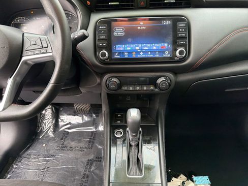 Certified 2023 Nissan Kicks SR FWD image 15