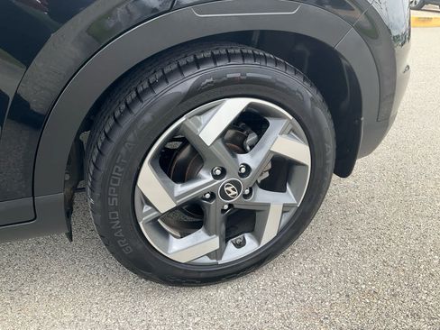 Used 2022 Hyundai Venue SEL FWD image 10