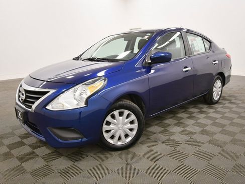 Used 2018 Nissan Versa SV image 2