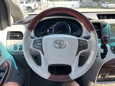 Used 2012 Toyota Sienna Limited w/ Premium Pkg AWD/4WD image 19