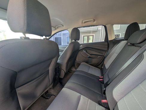 Used 2016 Ford Escape SE w/ Equipment Group 201A FWD image 19