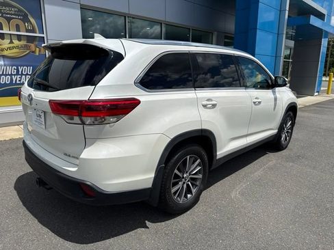 Used 2019 Toyota Highlander XLE AWD/4WD image 6