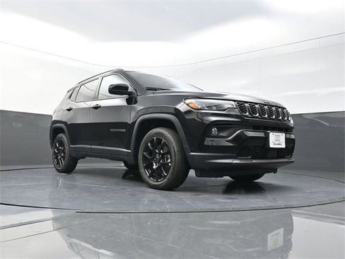 New 2026 Jeep Compass Latitude image 17