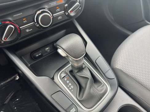 Used 2025 Kia Soul LX w/ LX Technology Package FWD image 34