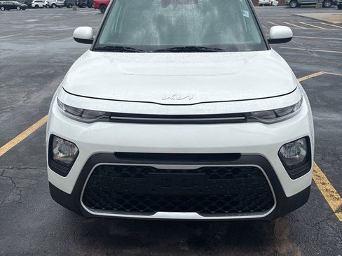 Used 2022 Kia Soul LX w/ Technology Package image 2
