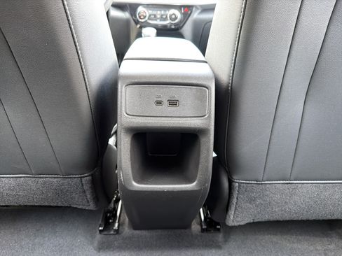 Used 2025 Chevrolet Trax LT FWD image 29