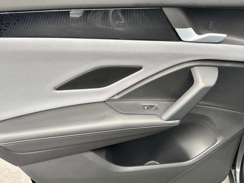 New 2026 Volkswagen Tiguan SE image 13