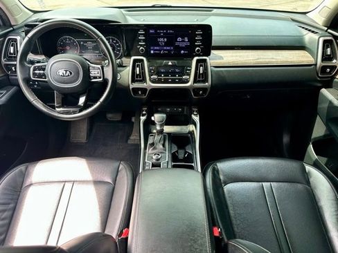 Used 2021 Kia Sorento EX w/ Panoramic Sunroof Package AWD/4WD image 17